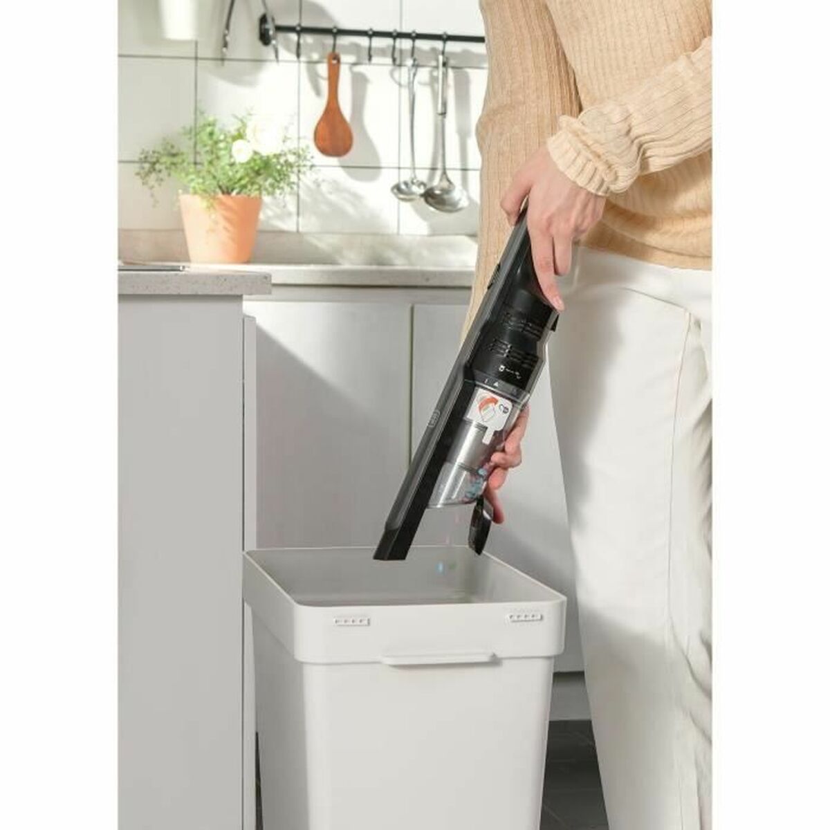 Aspiradora de Mano Black & Decker 4 S71012397_3